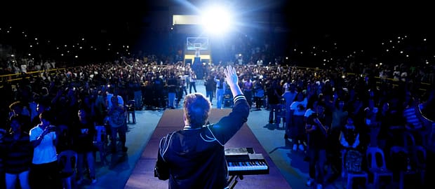 Dan Macaulay leading worship concert Philippines
